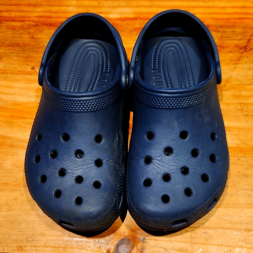 Kids Crocs Navy size J3
